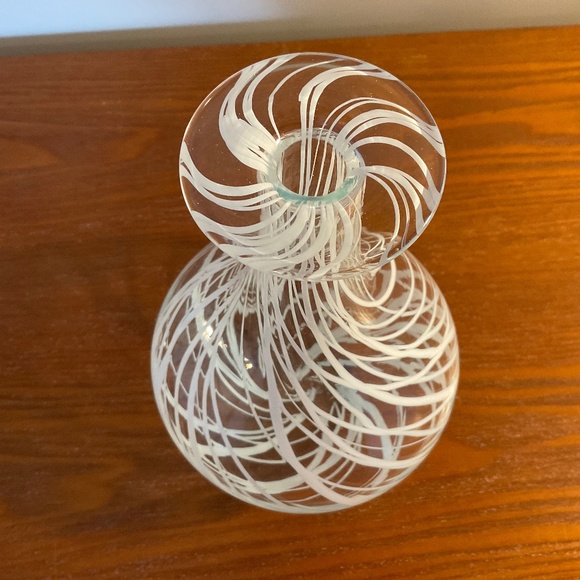 Art Glass Handblown Vase with White Swirl Pattern - Signed P. Stanley - Canada - Picture 7 of 15